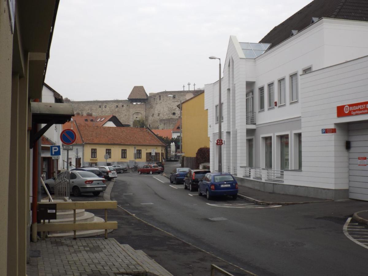 Vitalis Apartman Eger Exterior foto